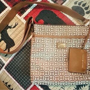 Tommy Hilfiger Brown Crossbody Bag with Classic Design